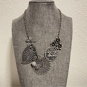 Elegant Silver Floral Necklace